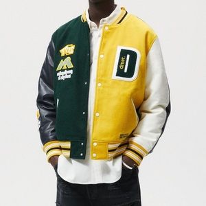 ✨Zara Patch bomber jacket Size M✨